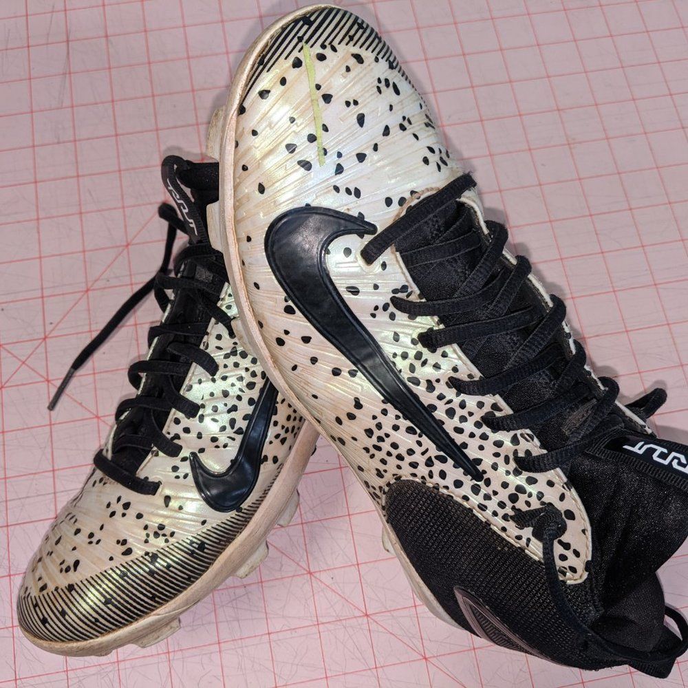 NIKE Mike Trout Men's Baseball Cleats Iridescent